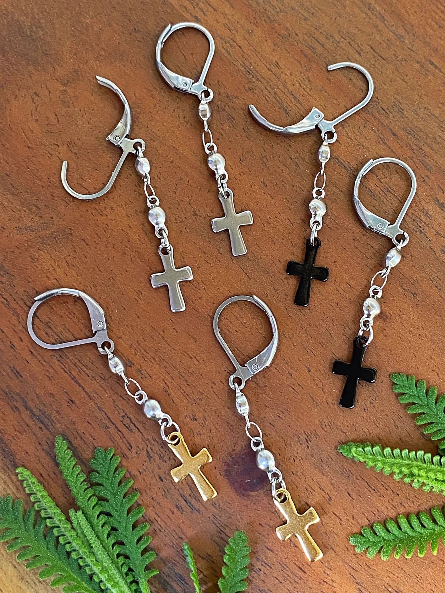 BEADED CROSS EARRINGS - Che Cose Belle