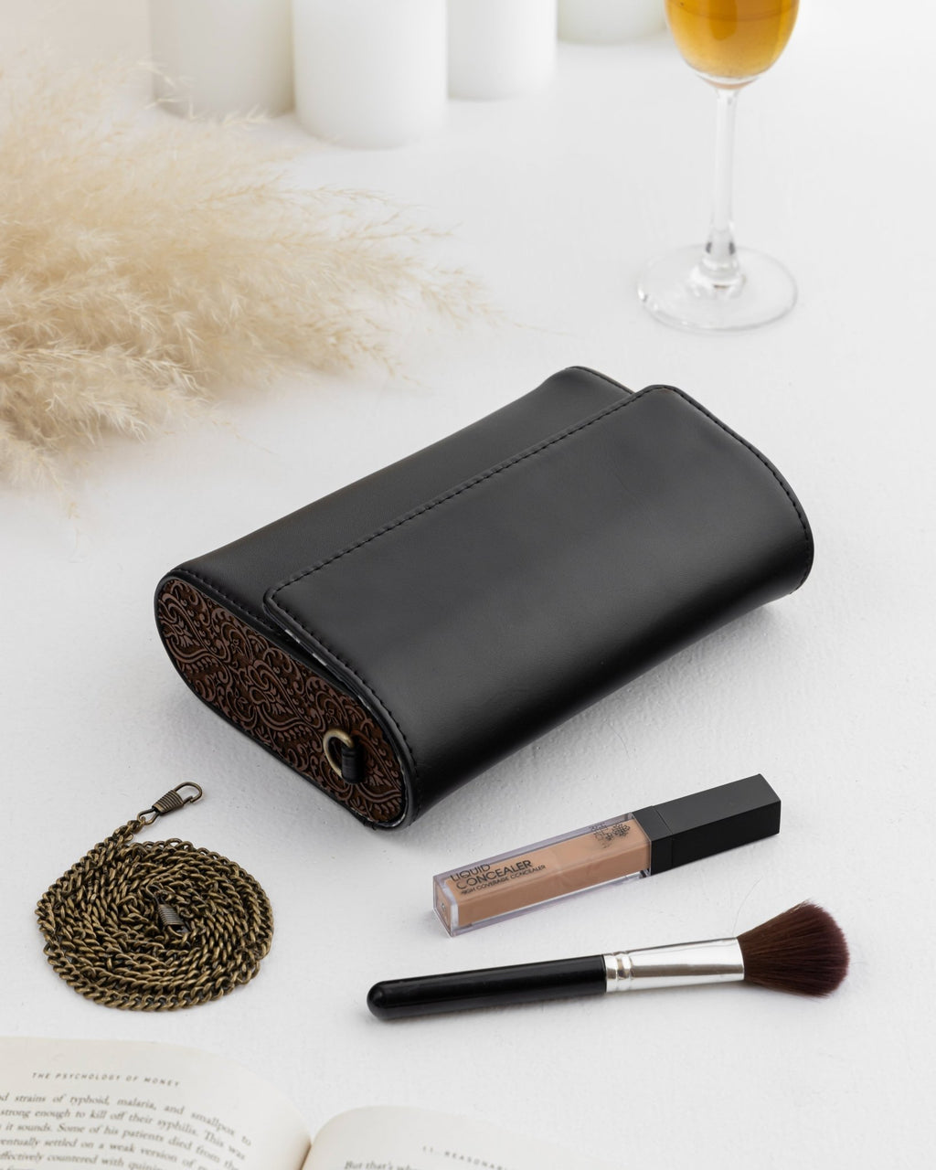 Black Leather and Carved Wood Sling Bag - Che Cose Belle