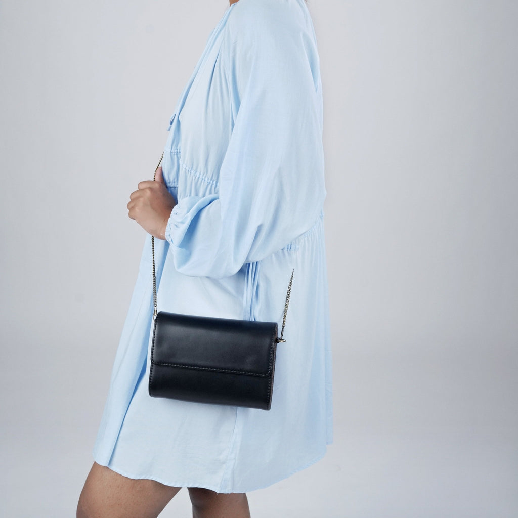 Black Leather and Carved Wood Sling Bag - Che Cose Belle