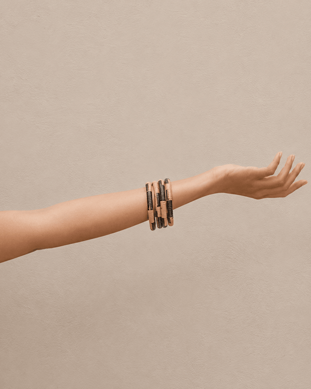 Black Motif Rattan Bangle - Che Cose Belle