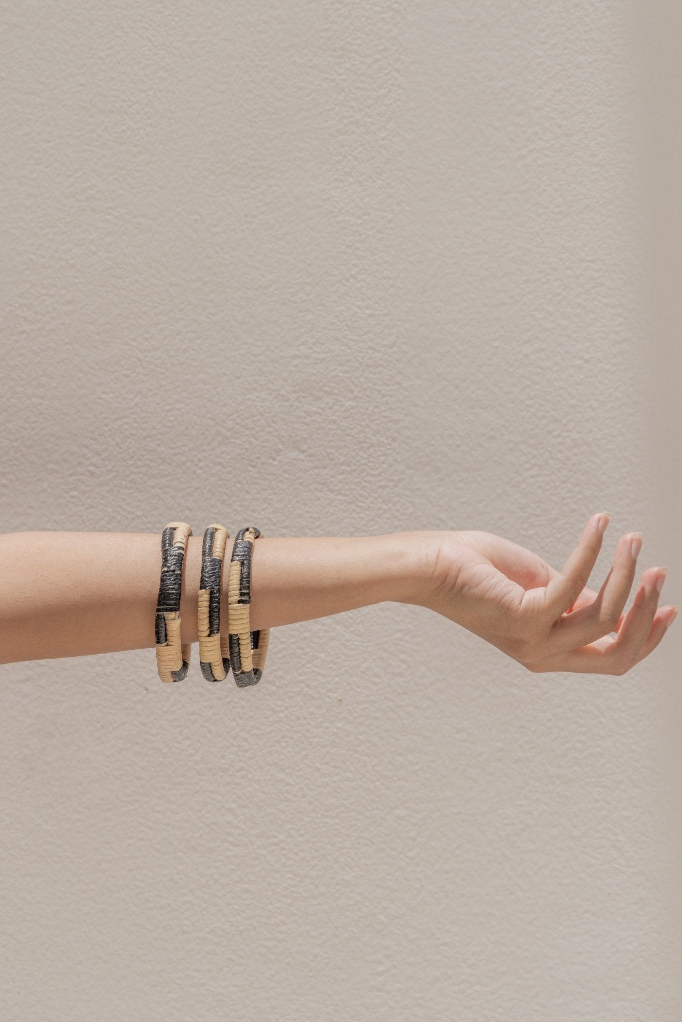 Black Motif Rattan Bangle - Che Cose Belle