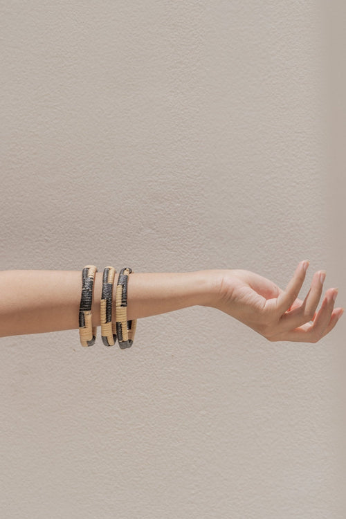 Black Motif Rattan Bangle - Che Cose Belle