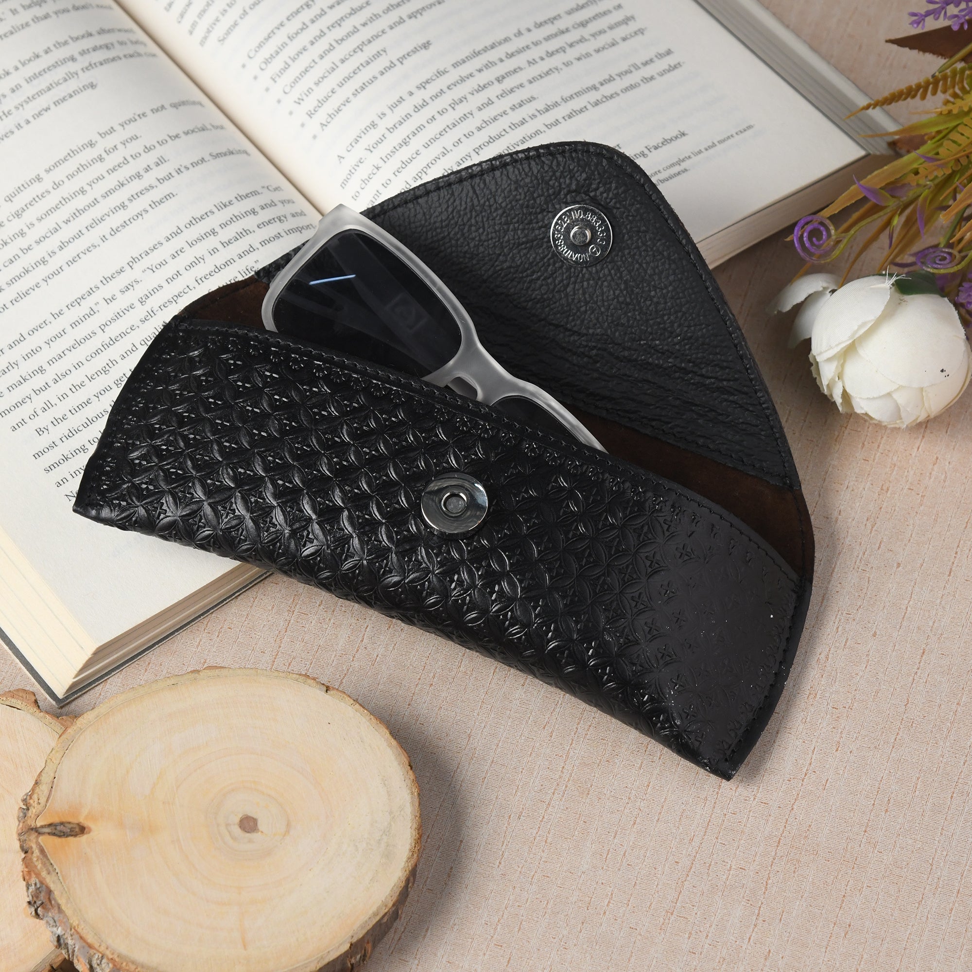 Black Textured Leather Sunglasses Cover - Che Cose Belle