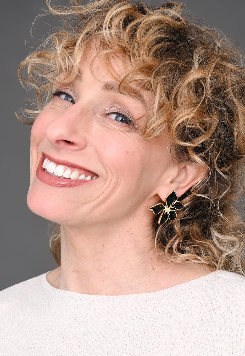 Bloom Earrings in Midnight Black - Che Cose Belle