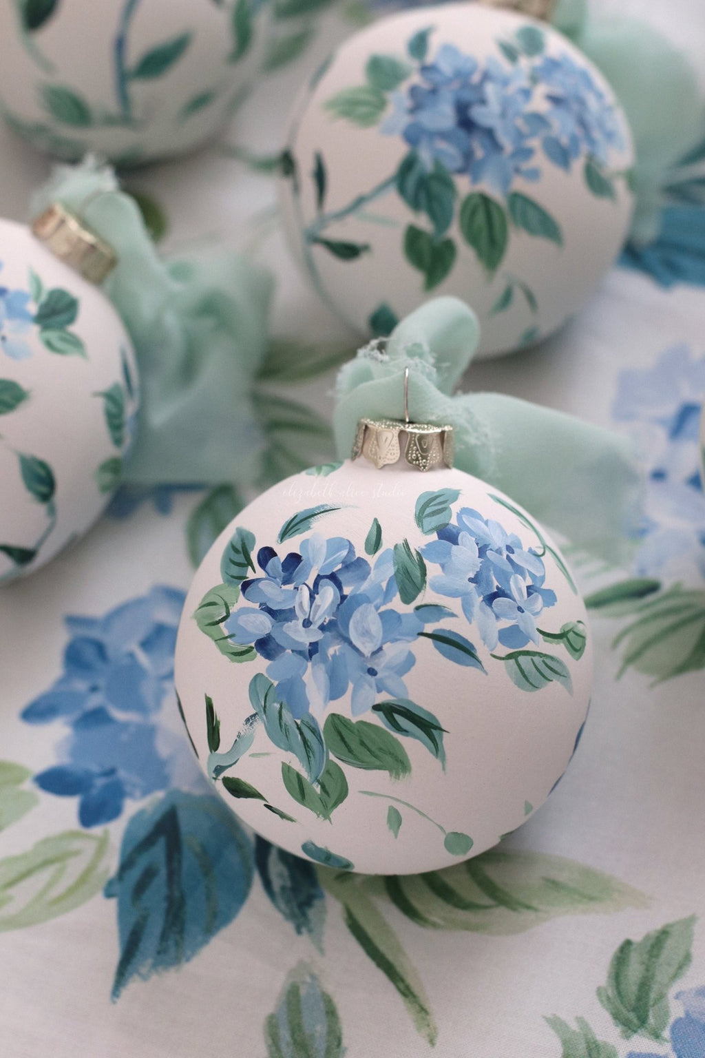 Blue hydrangea chinoiserie hand-painted ornament - Che Cose Belle