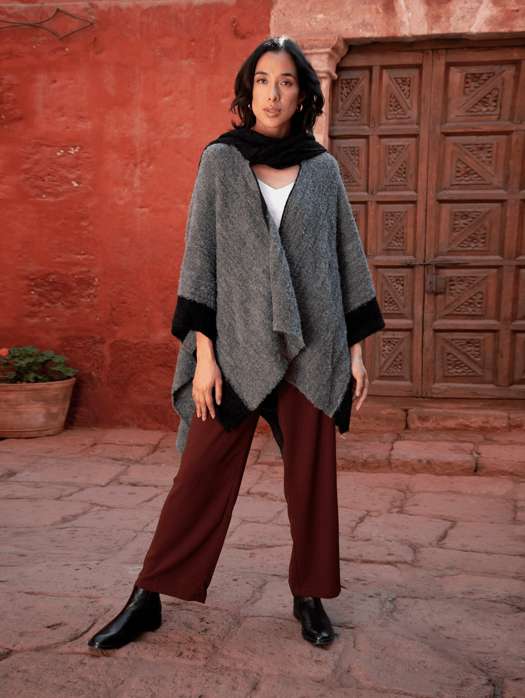 Boucle Alpaca Cape | Knitted Alpaca Shawl | Fall | Winter - Che Cose Belle