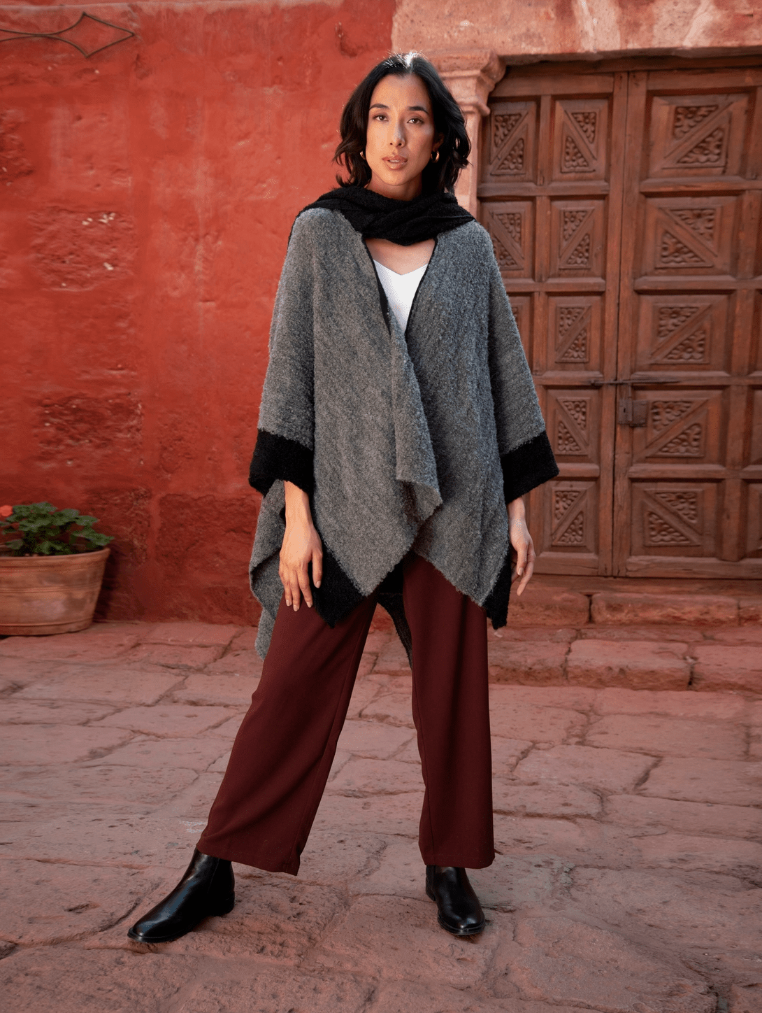 Boucle Alpaca Cape | Knitted Alpaca Shawl | Fall | Winter - Che Cose Belle