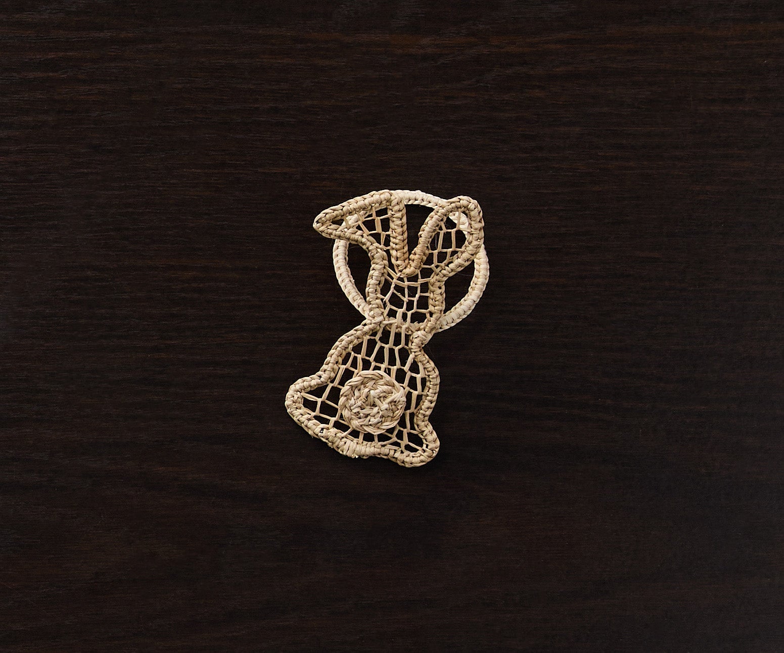 Bunny Napkin Ring – 3.5” Handwoven Iraca Palm – Artisan Spring Table Decor from Peru - Che Cose Belle