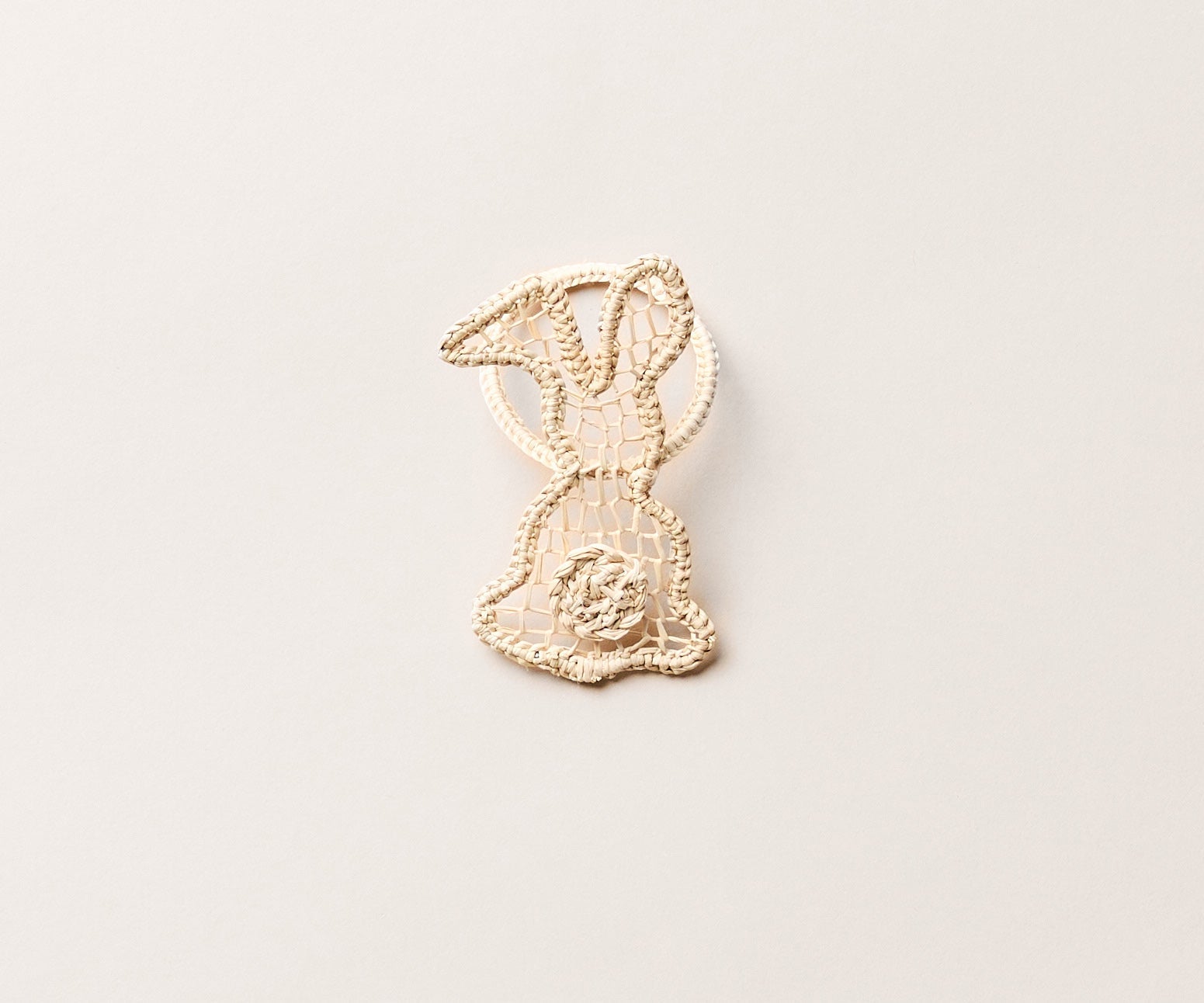 Bunny Napkin Ring – 3.5” Handwoven Iraca Palm – Artisan Spring Table Decor from Peru - Che Cose Belle