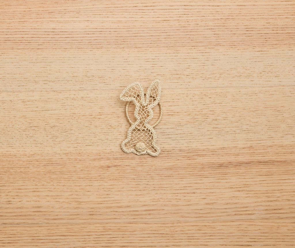 Bunny Napkin Ring – 3.5” Handwoven Iraca Palm – Artisan Spring Table Decor from Peru - Che Cose Belle