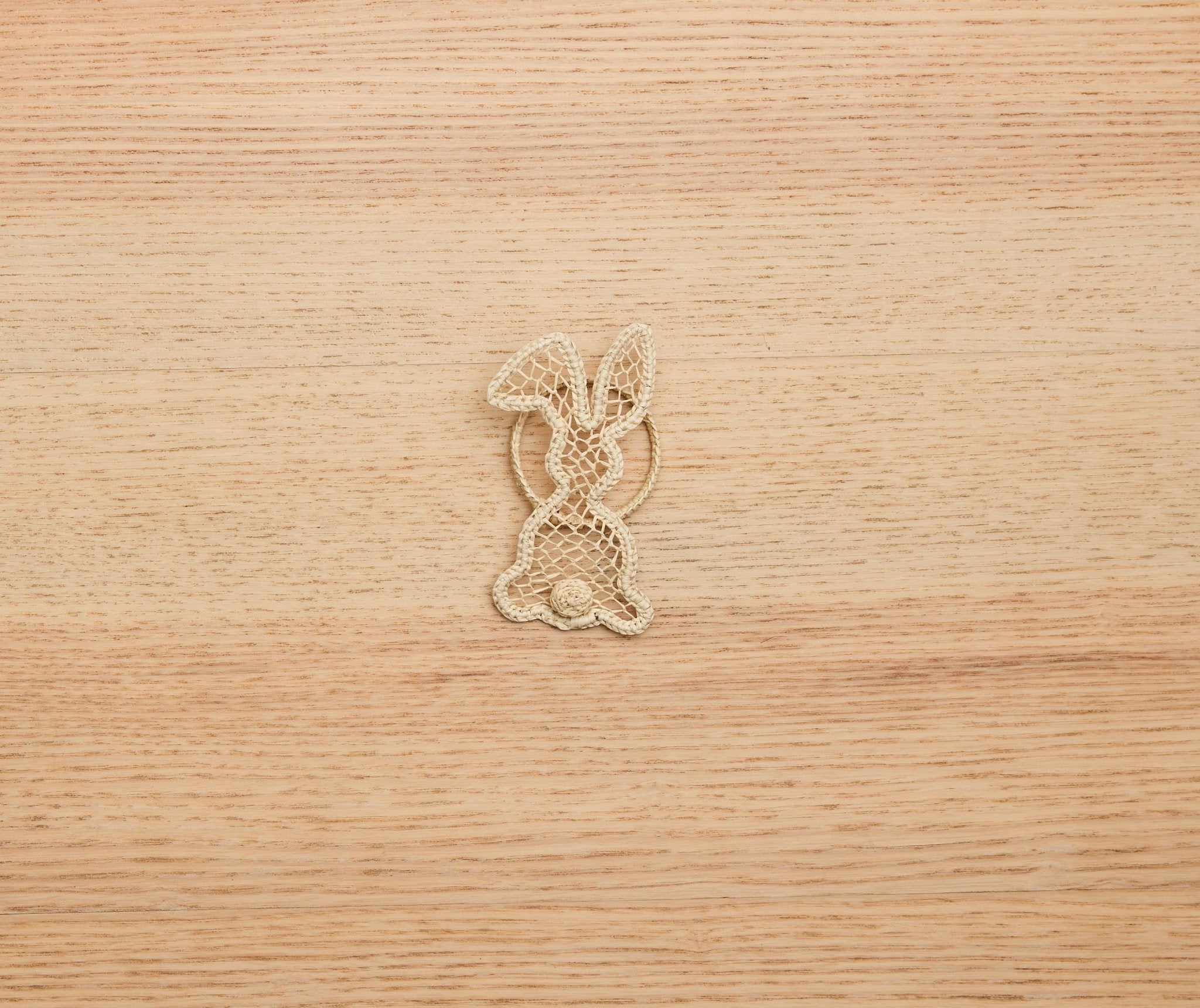 Bunny Napkin Ring – 3.5” Handwoven Iraca Palm – Artisan Spring Table Decor from Peru - Che Cose Belle