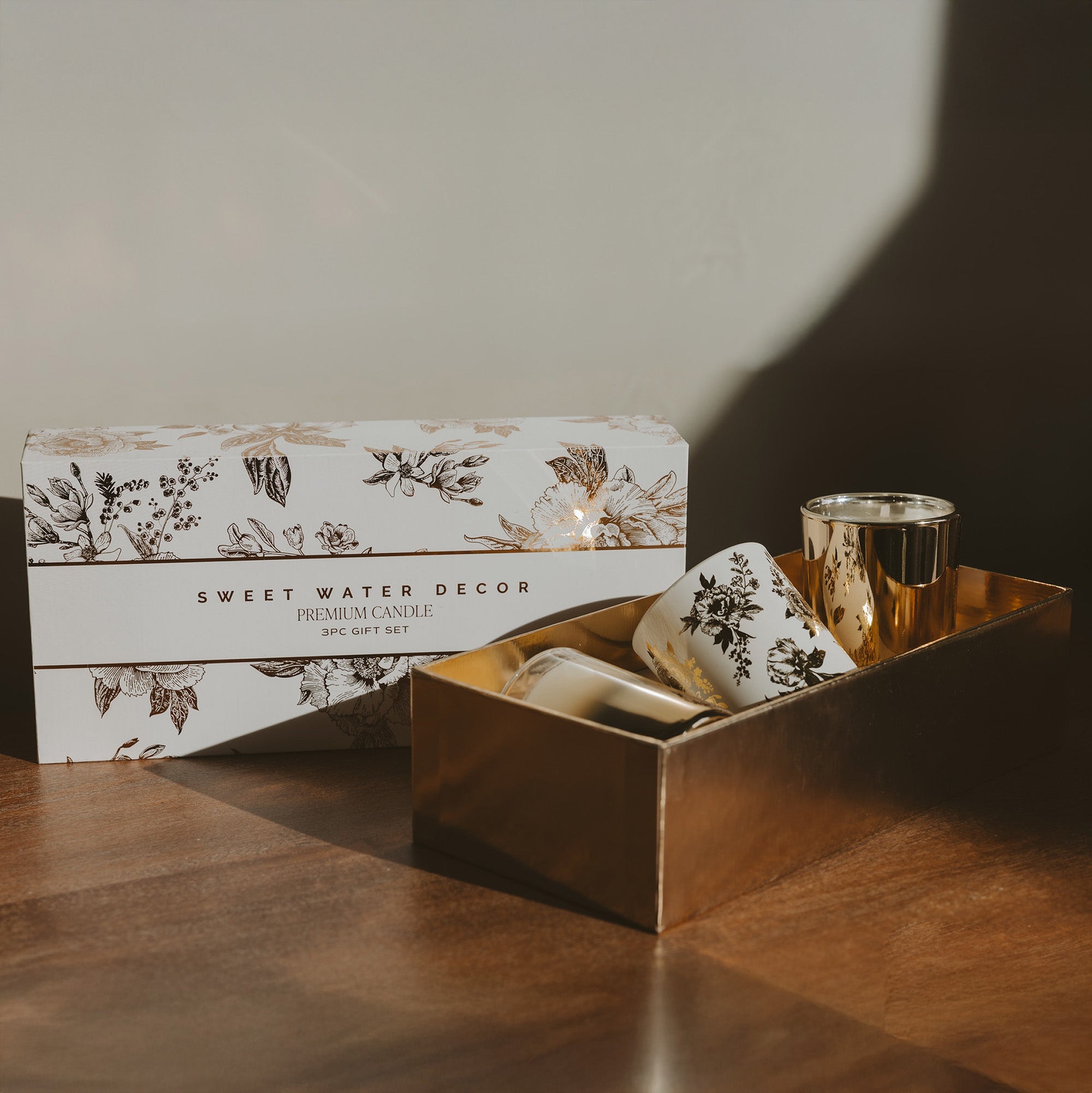 Candle Gift Box Set (Salt and Sea, Island Air, Palo Santo Patchouli) - Che Cose Belle