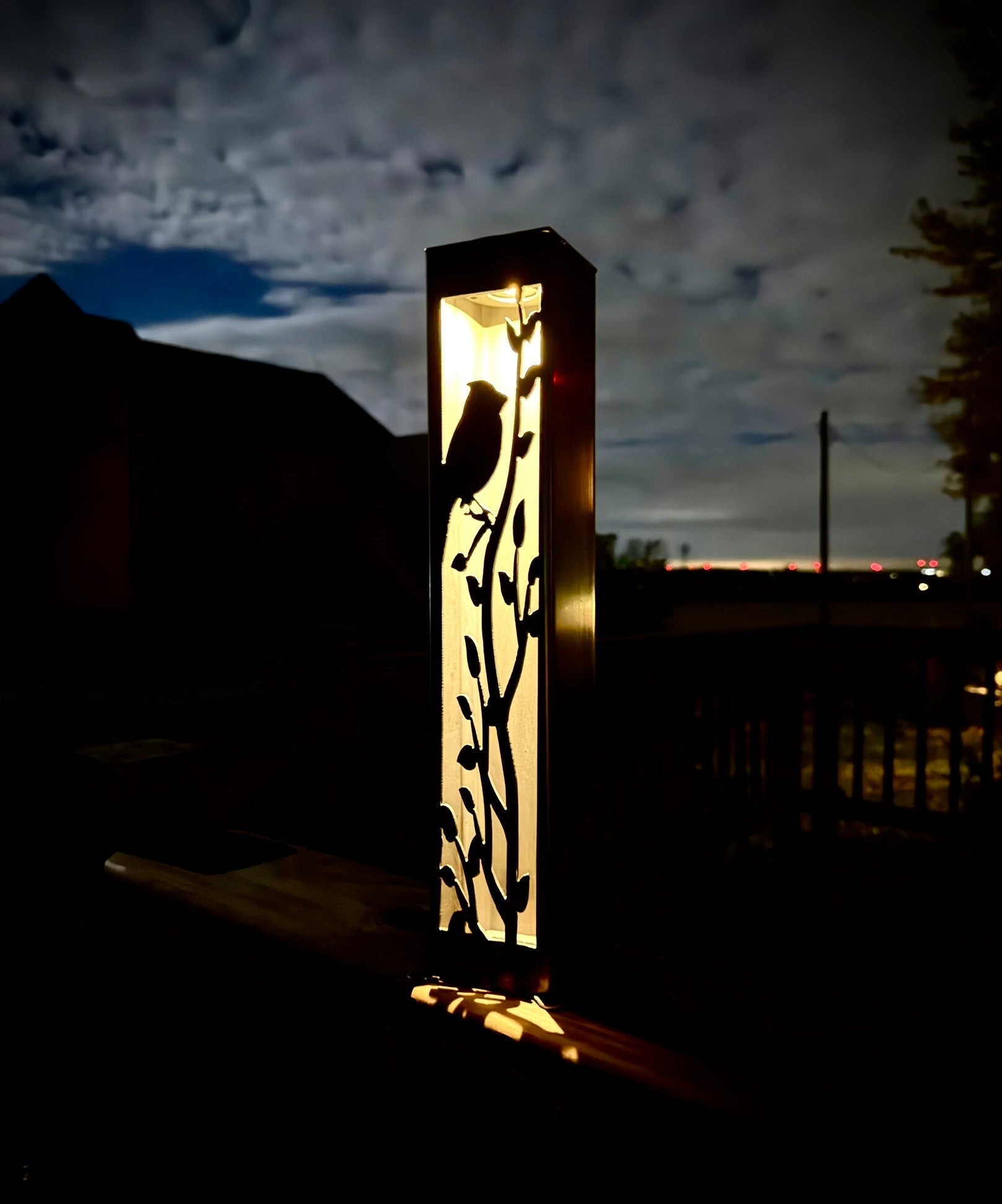 Cardinal at Dusk Luminary Pillar w/ Solar Cap | Steel - Che Cose Belle