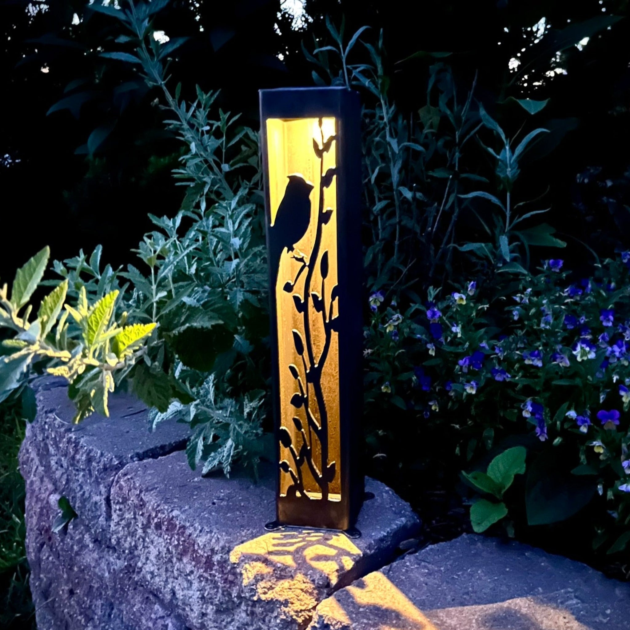 Cardinal at Dusk Luminary Pillar w/ Solar Cap | Steel - Che Cose Belle