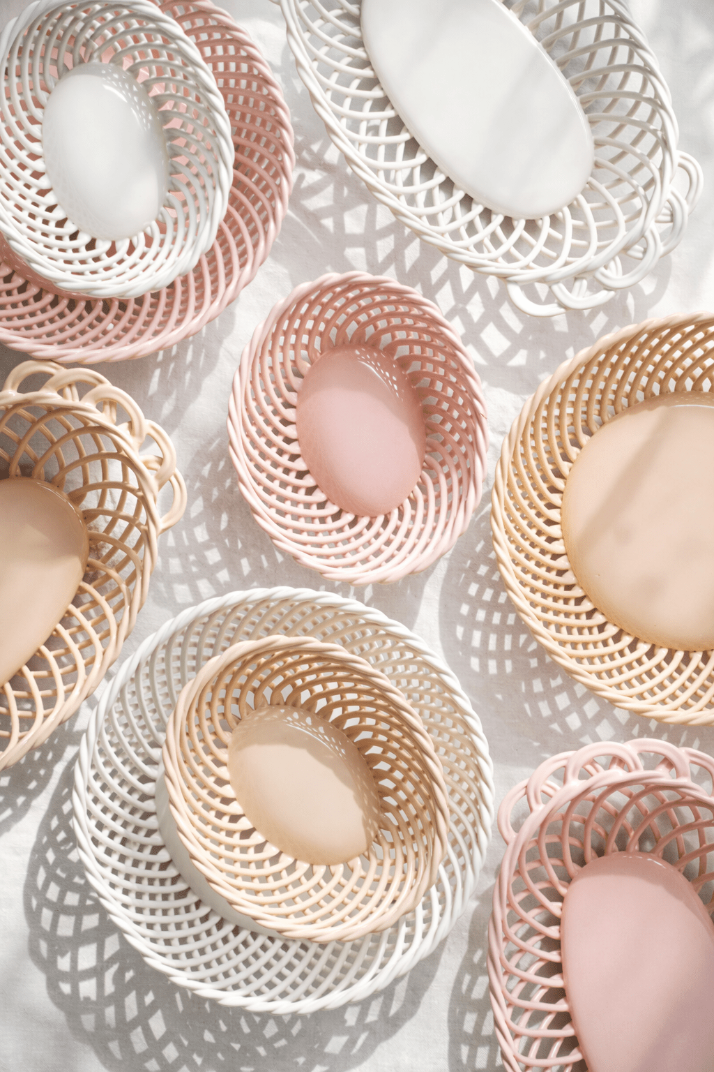 Ceramic Round Hand - Woven Basket – White, Beige & Pink Glazed Porcelain - Che Cose Belle