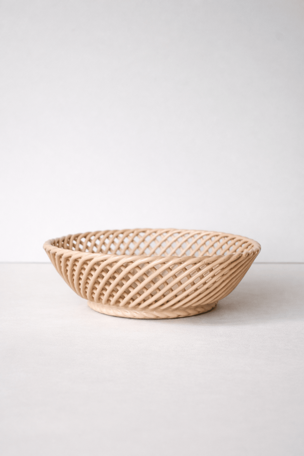 Ceramic Round Hand - Woven Basket – White, Beige & Pink Glazed Porcelain - Che Cose Belle
