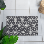 CHICOS HOME Bath Rug Geometric Pattern in Grey & Ivory - Che Cose Belle