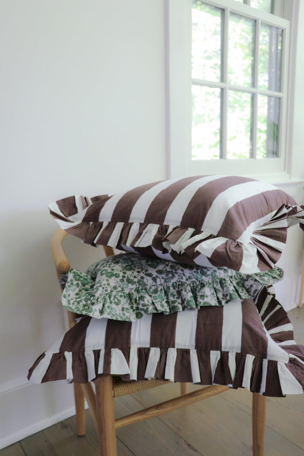 Chocolate Stripe Ruffled Throw Pillow (20-inch) - Che Cose Belle