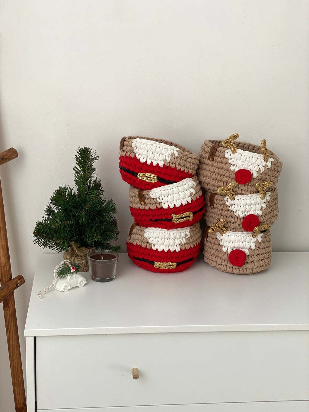 Christmas Deer and Santa Baskets - Che Cose Belle