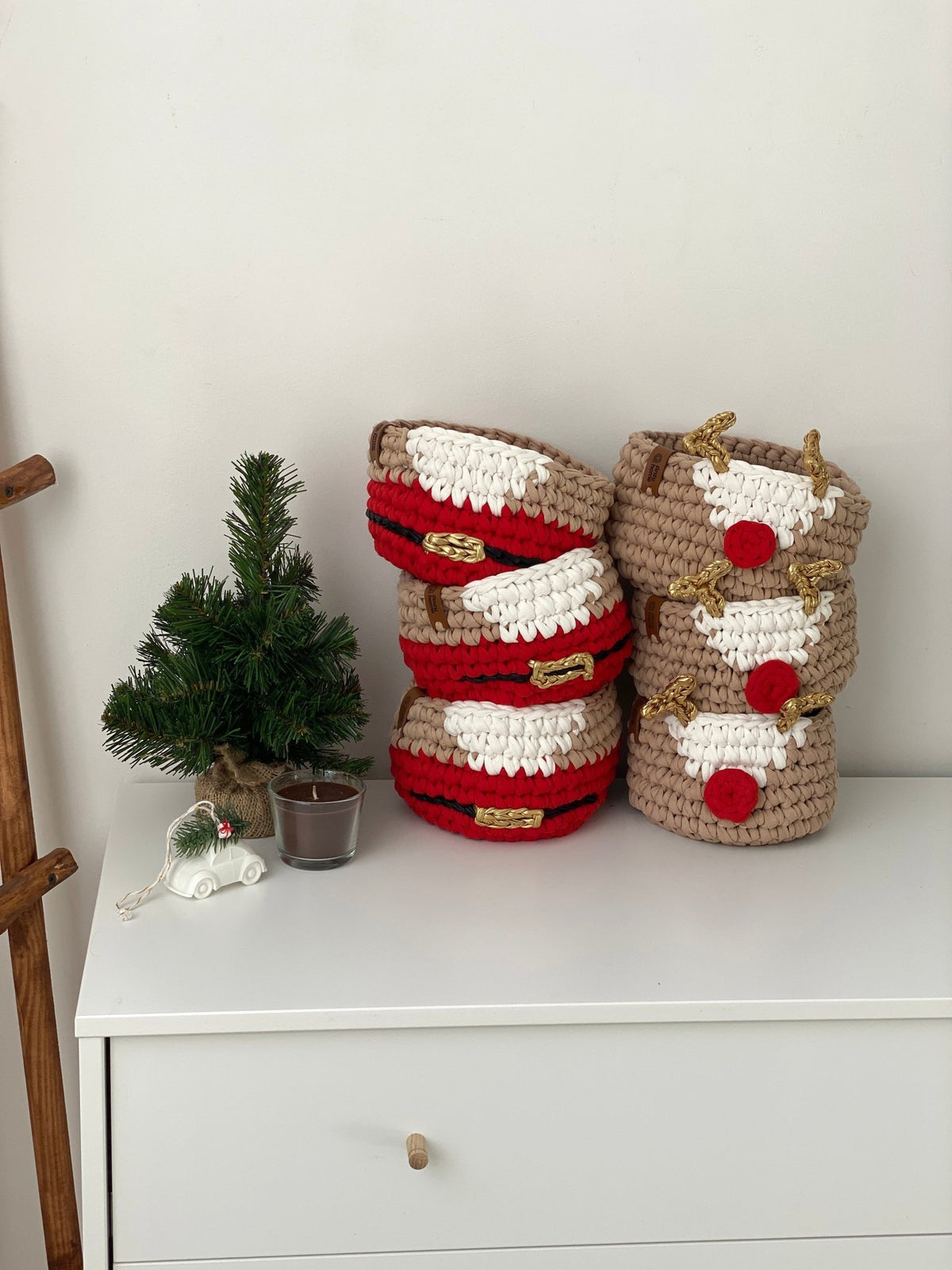 Christmas Deer and Santa Baskets - Che Cose Belle