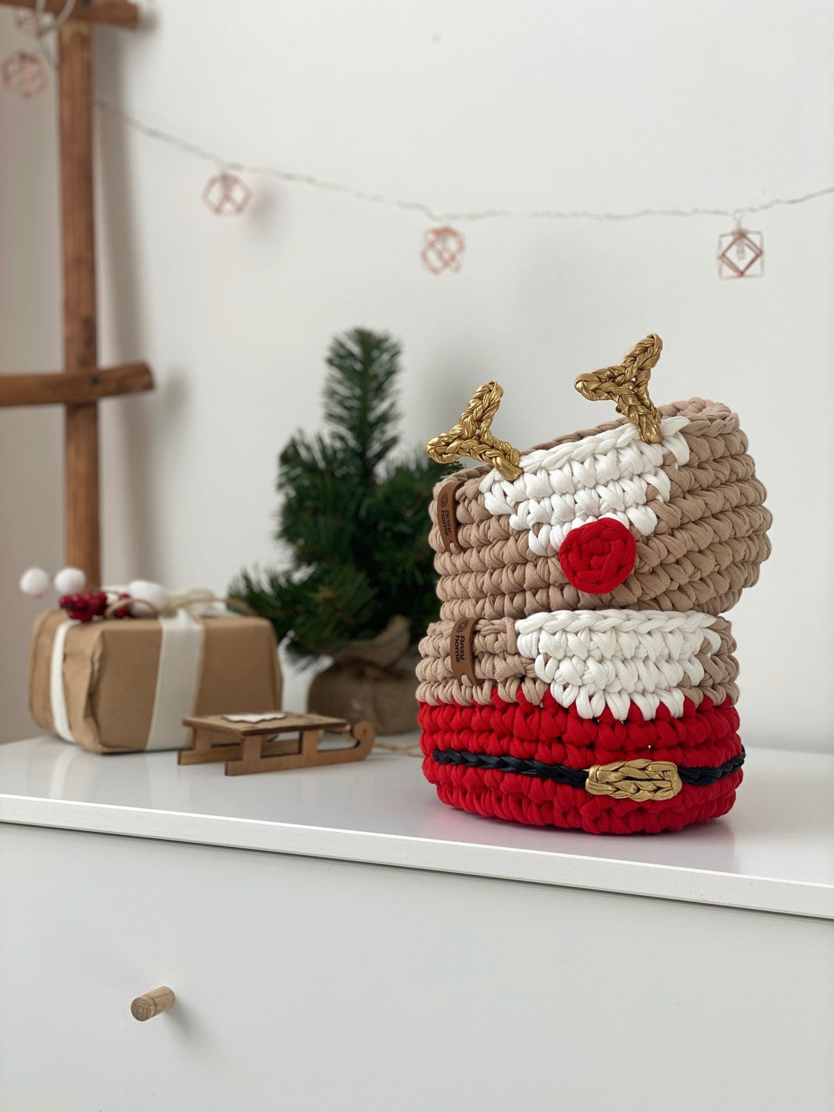 Christmas Deer and Santa Baskets - Che Cose Belle