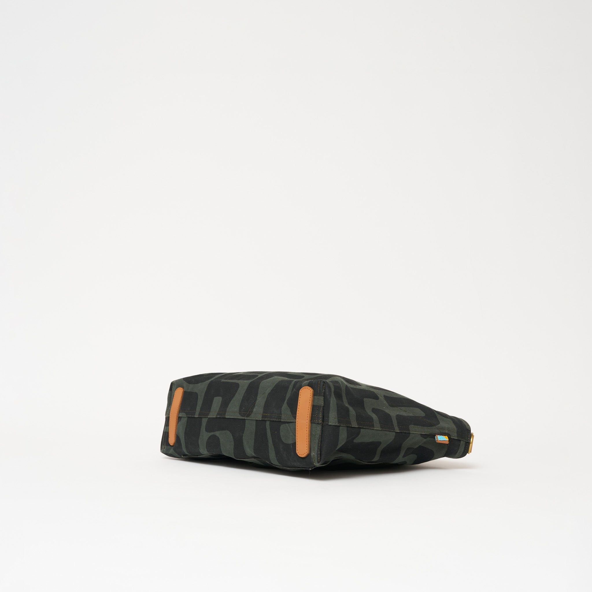 Commuter - Safari Kuba with Red Beaded Heart - Che Cose Belle