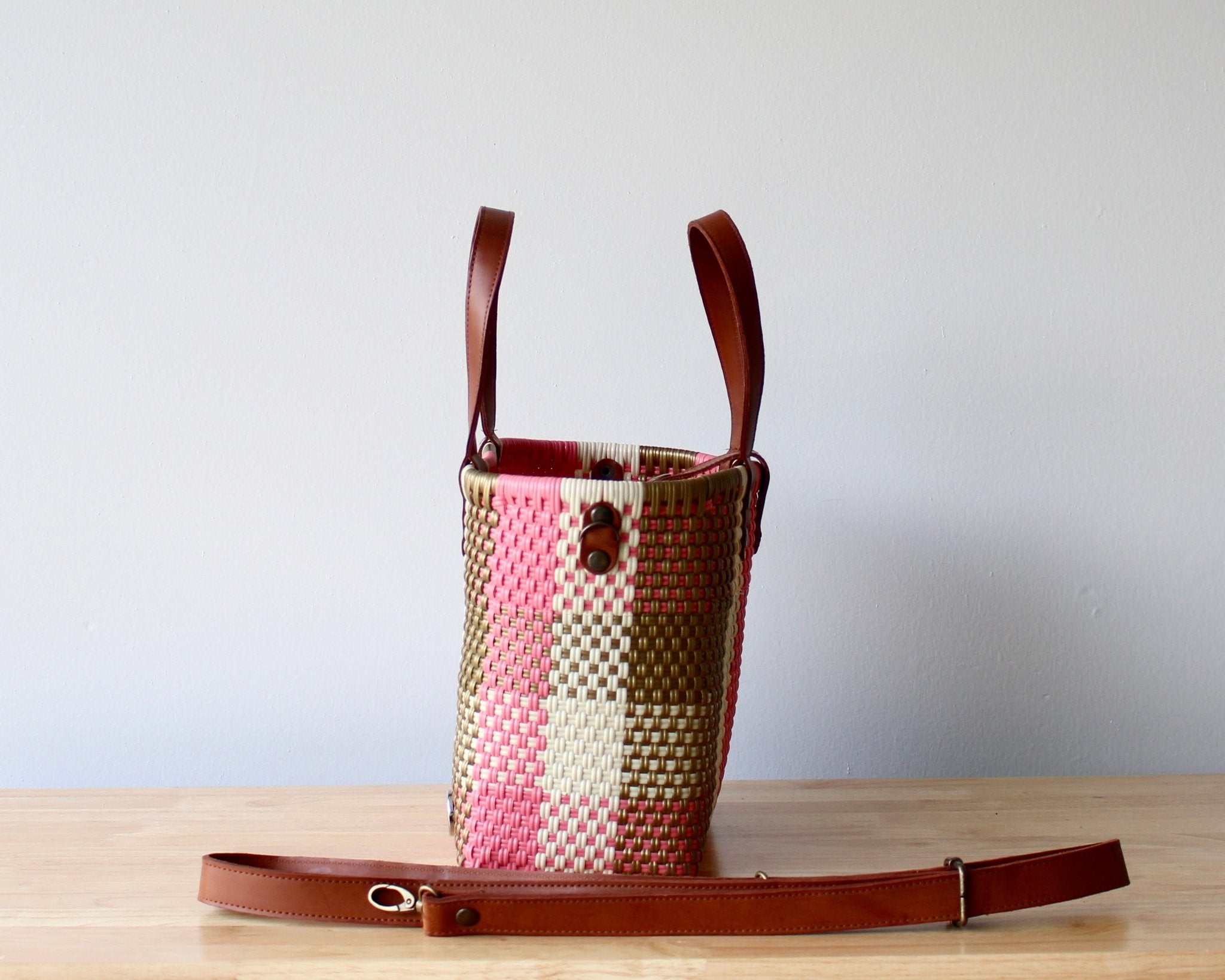 Coral & Gold Handwoven Purse by MexiMexi - Che Cose Belle