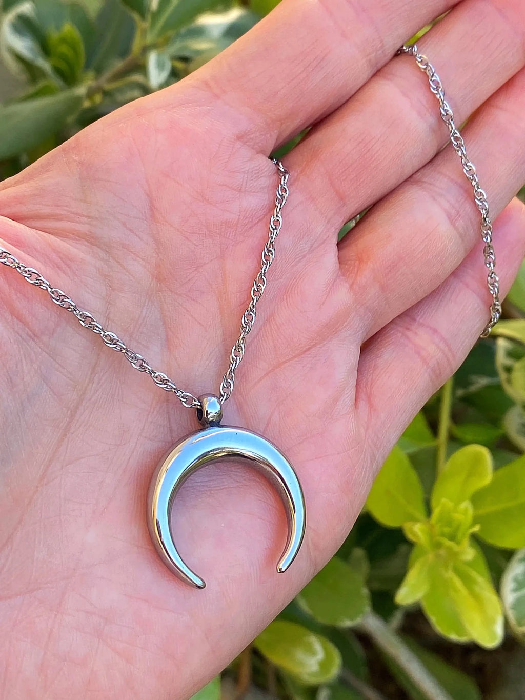 CRESCENT MOON NECKLACE - Che Cose Belle