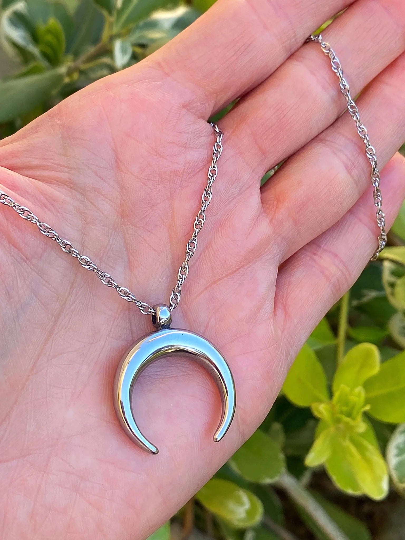 CRESCENT MOON NECKLACE - Che Cose Belle