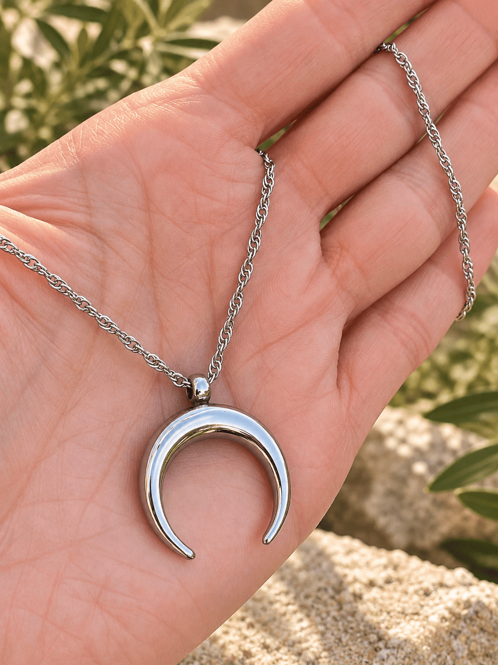 CRESCENT MOON NECKLACE - Che Cose Belle