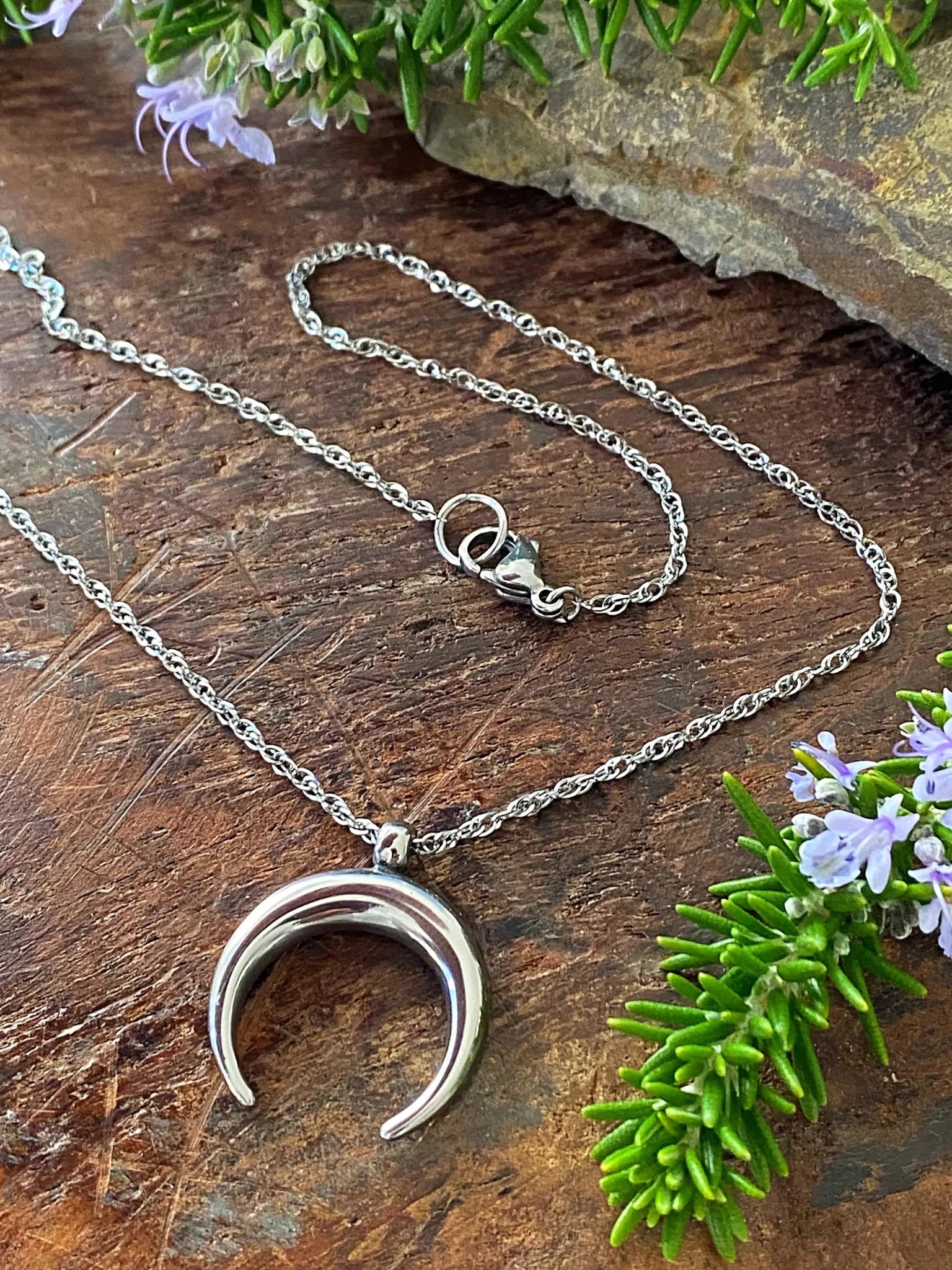 CRESCENT MOON NECKLACE - Che Cose Belle