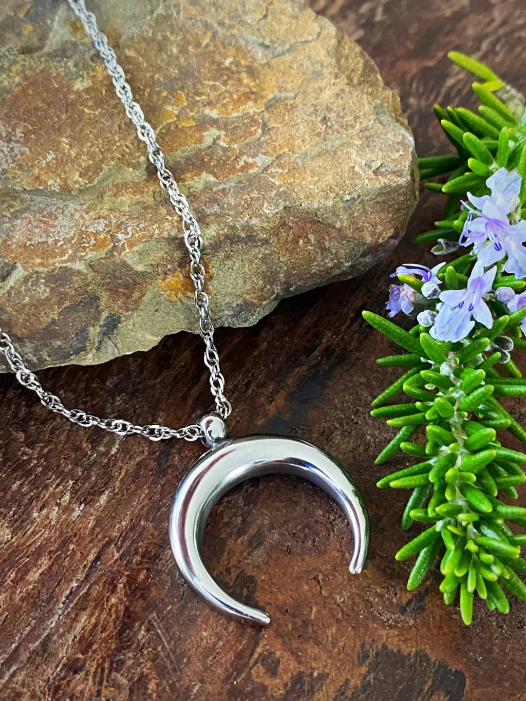 CRESCENT MOON NECKLACE - Che Cose Belle