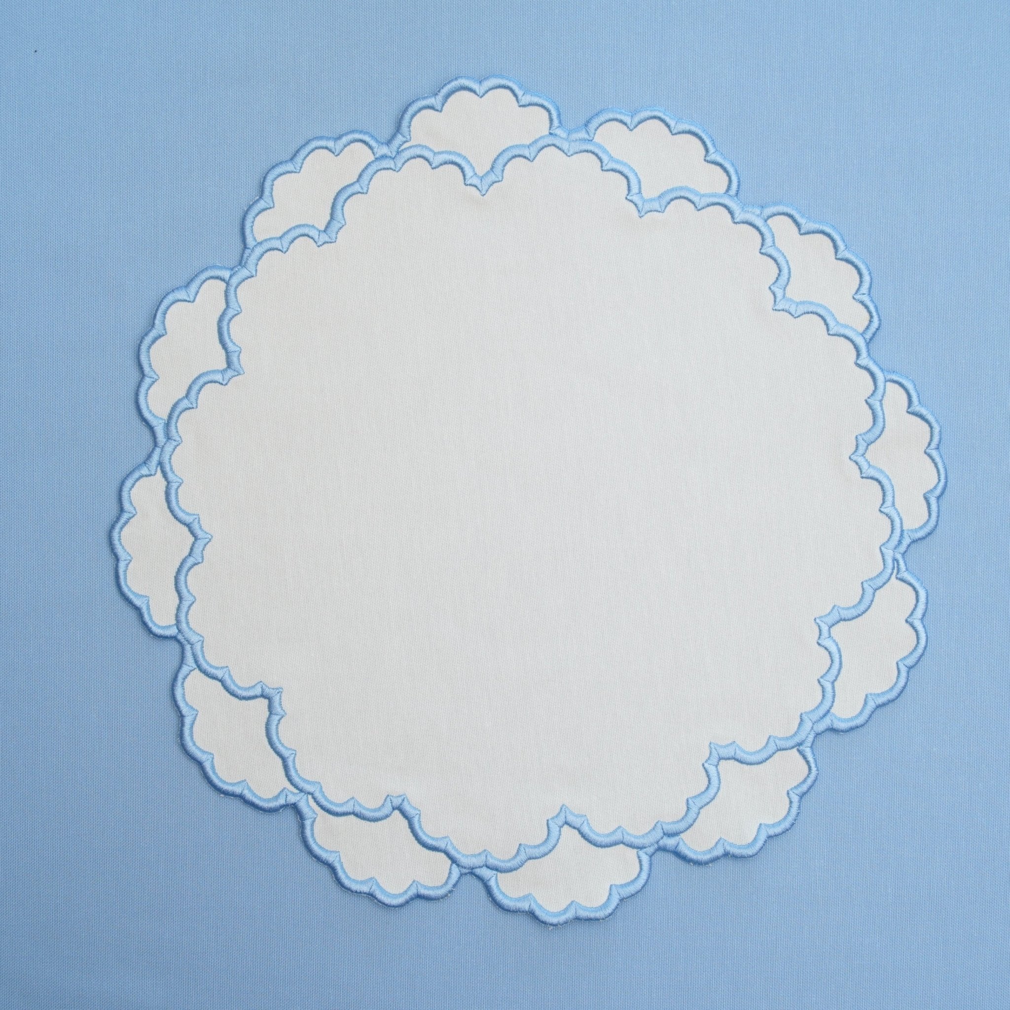 CRESSIDA BLUE & WHITE SCALLOPED FABRIC PLACEMAT (Set Of 4) - Che Cose Belle