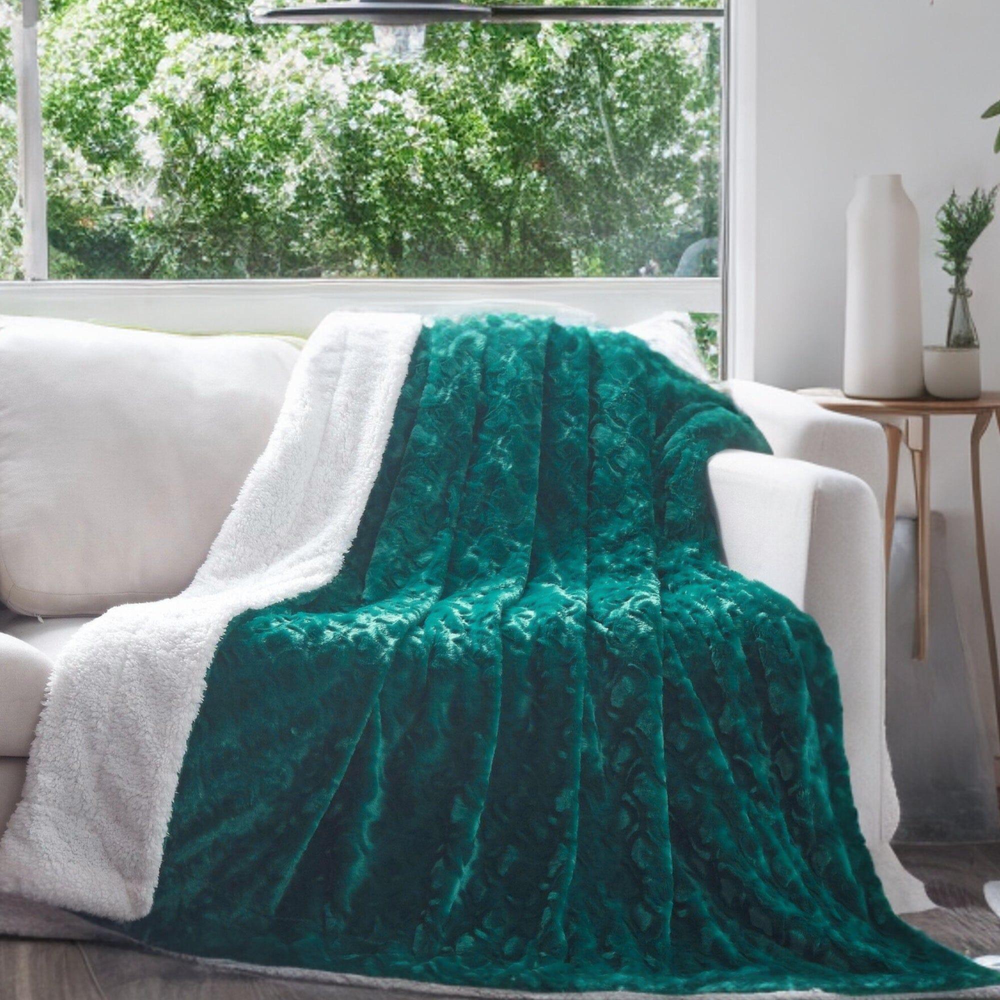 DaDa Bedding Emerald Green Blue Faux Fur Sherpa Throw Blanket - Che Cose Belle
