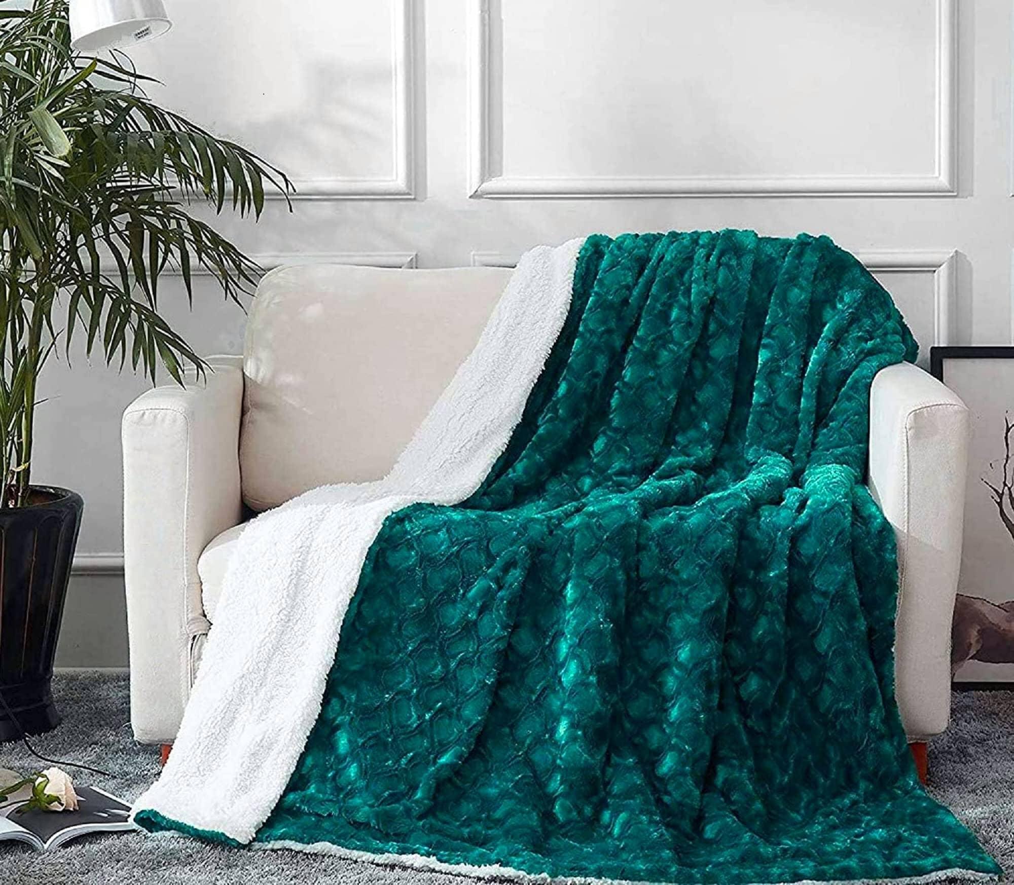 DaDa Bedding Emerald Green Blue Faux Fur Sherpa Throw Blanket - Che Cose Belle