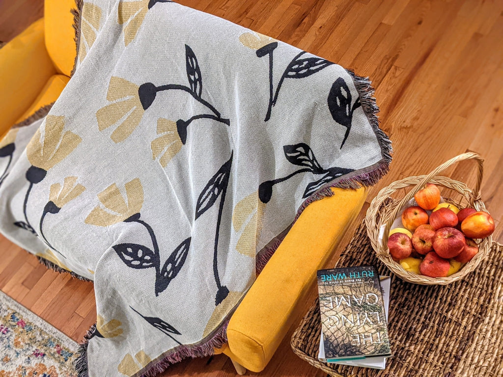 DaDa Bedding Yellow Fleur Botanical Sunshine Golden Floral Woven Tapestry Throw Blanket - 50” x 60” (18112) - Che Cose Belle