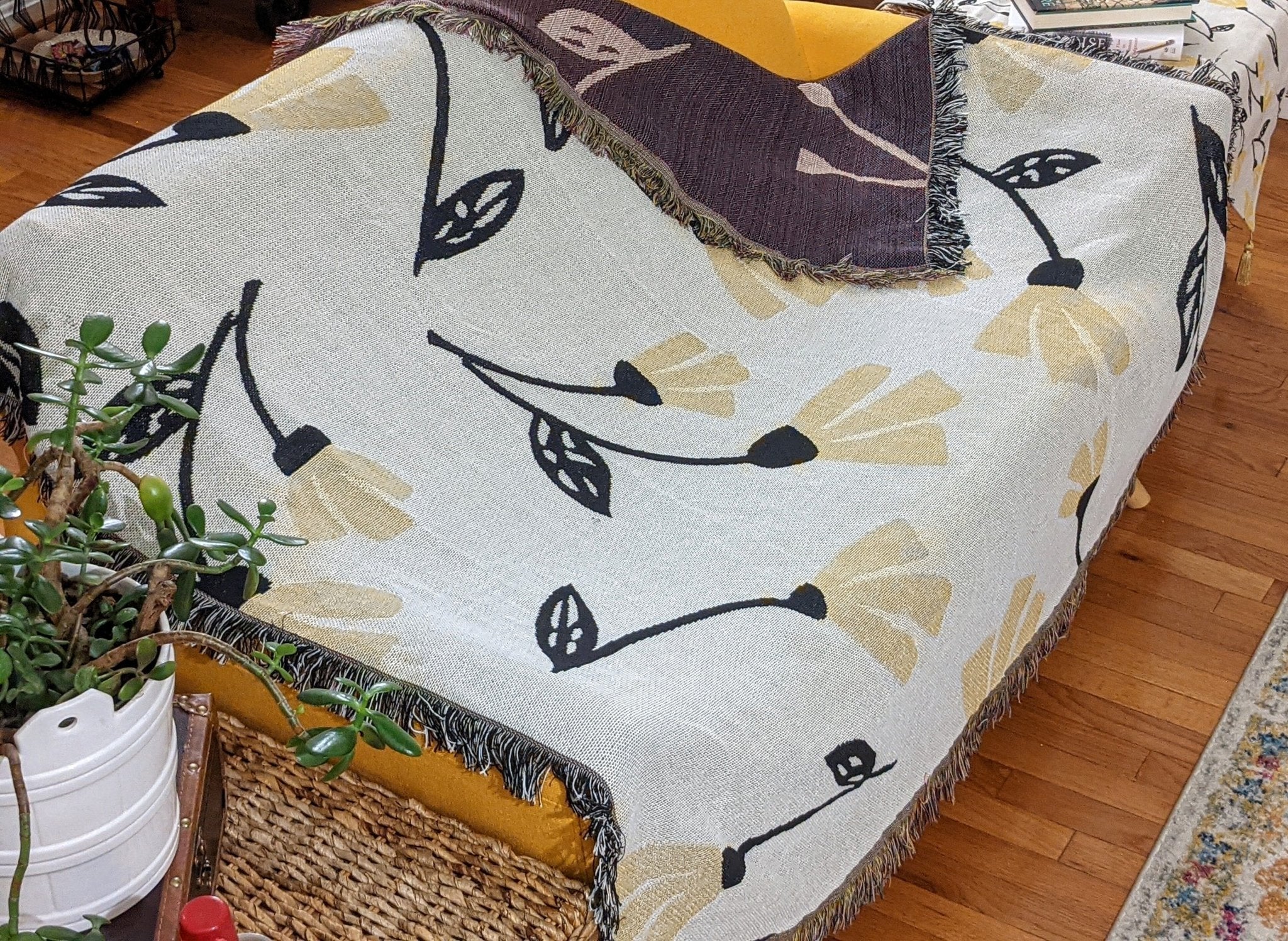 DaDa Bedding Yellow Fleur Botanical Sunshine Golden Floral Woven Tapestry Throw Blanket - 50” x 60” (18112) - Che Cose Belle