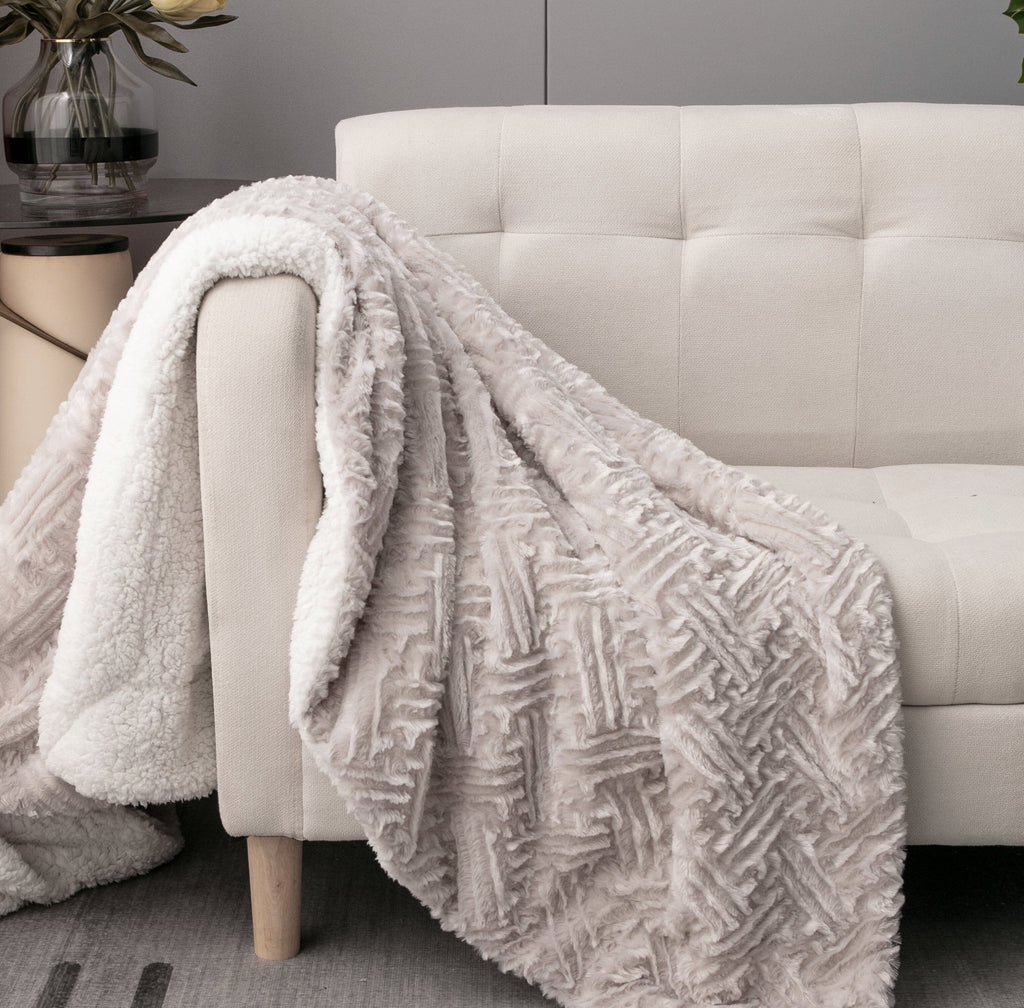 DaDalogy Lavender Grey Faux Fur Sherpa Throw Blanket - Che Cose Belle