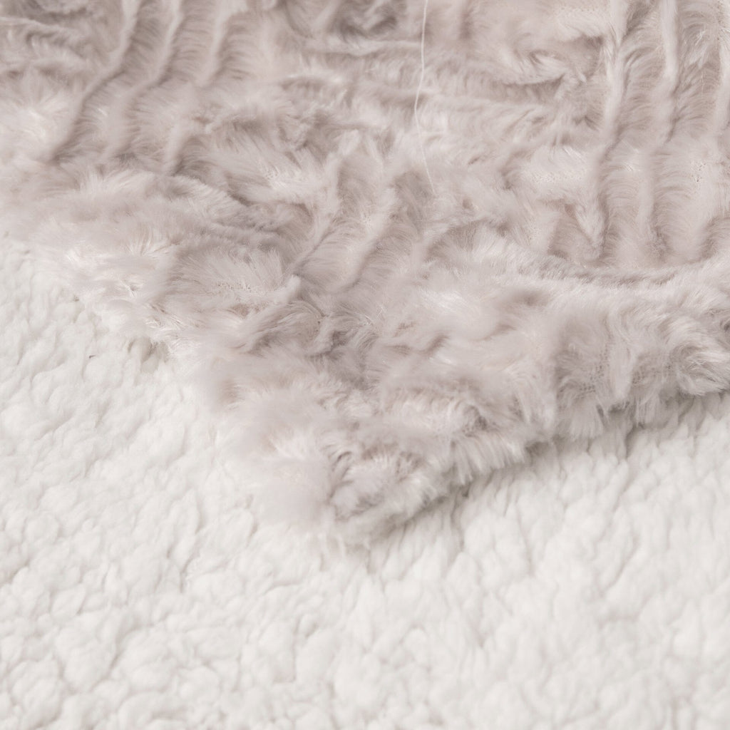 DaDalogy Lavender Grey Faux Fur Sherpa Throw Blanket - Che Cose Belle