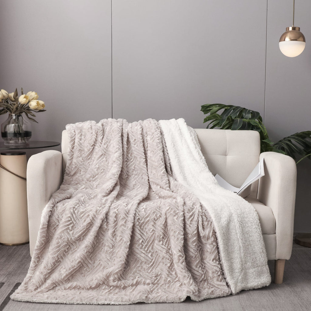 DaDalogy Lavender Grey Faux Fur Sherpa Throw Blanket - Che Cose Belle
