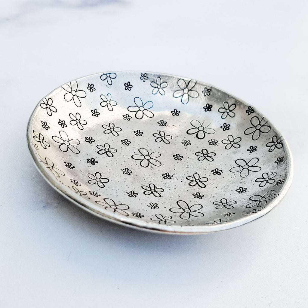 Daisy Pewter Ring Dish - Che Cose Belle