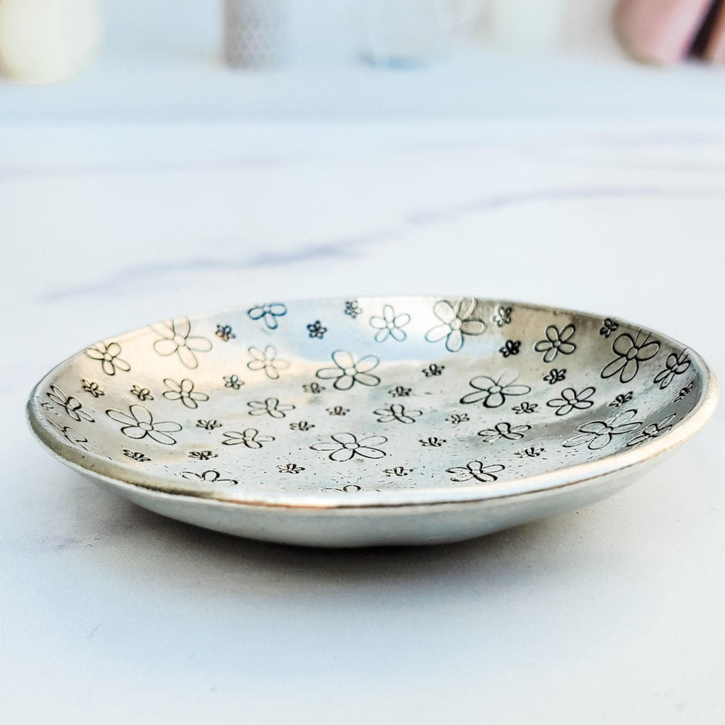 Daisy Pewter Ring Dish - Che Cose Belle