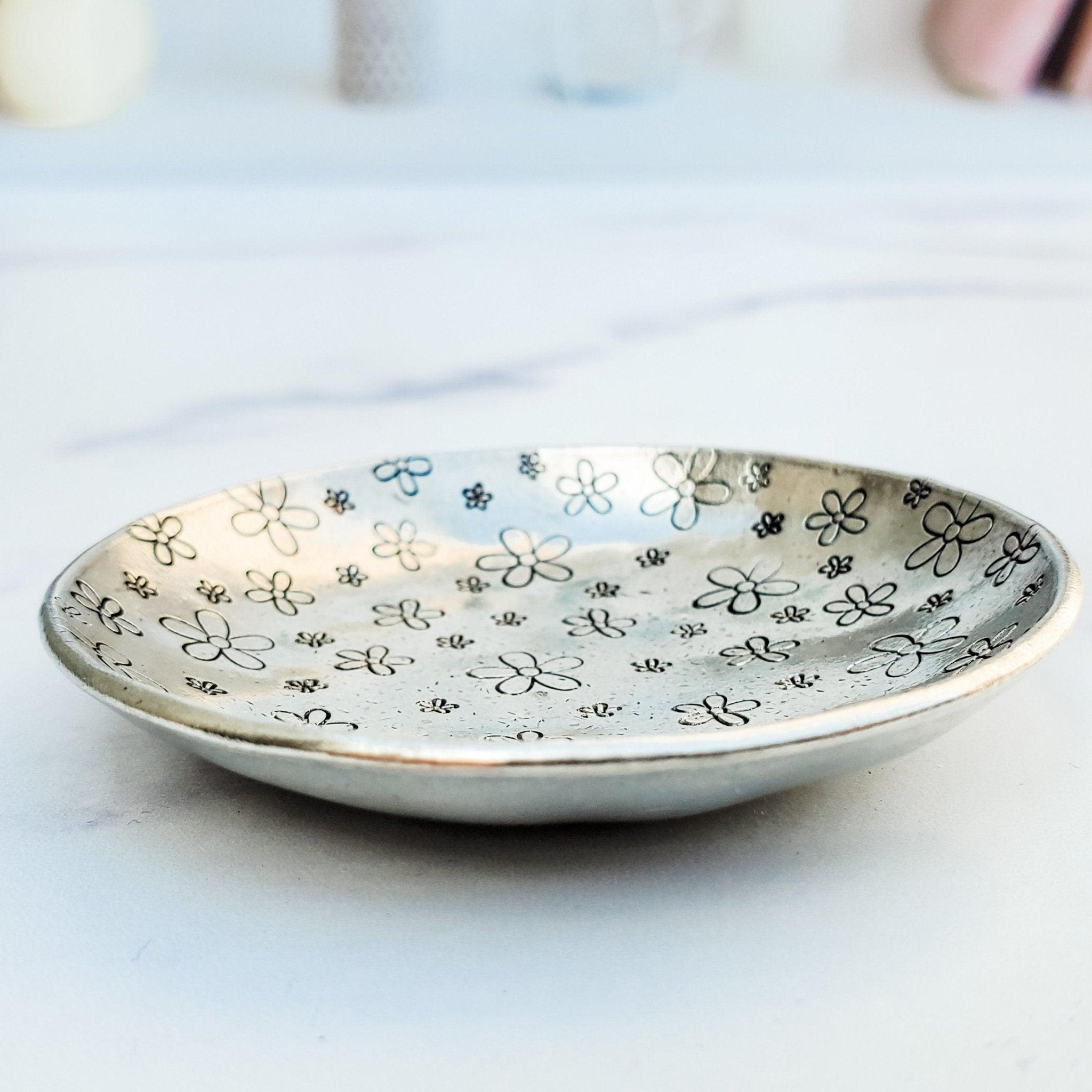 Daisy Pewter Ring Dish - Che Cose Belle