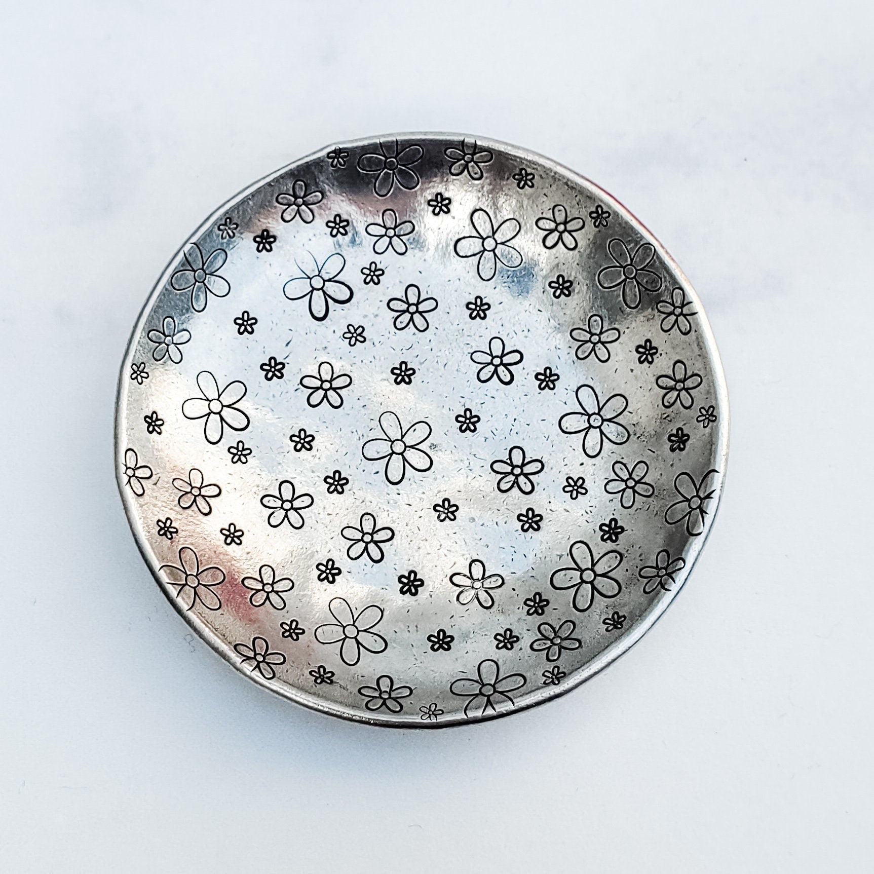 Daisy Pewter Ring Dish - Che Cose Belle
