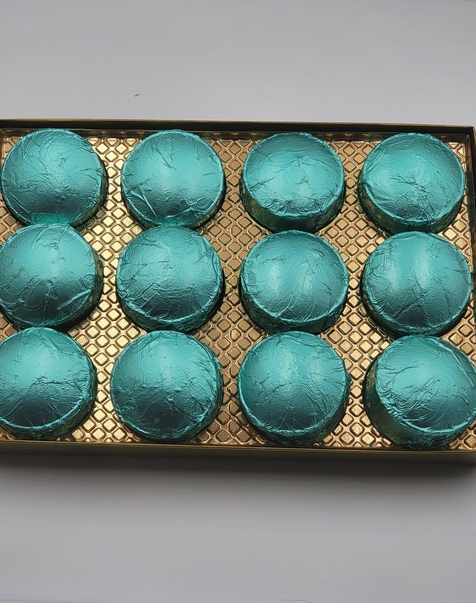 Destination Shower Steamers Gift Set with 12 Aromatherapy Shower Bombs - 100% Essential Oil Blends - fun - summery scents - Che Cose Belle