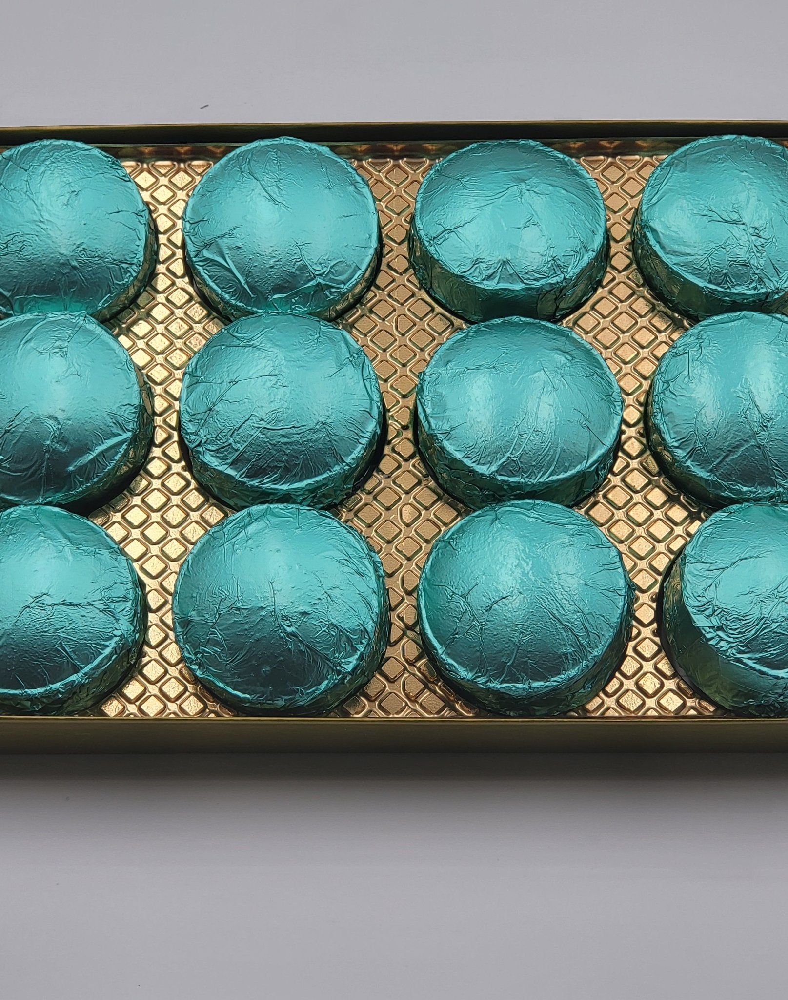 Destination Shower Steamers Gift Set with 12 Aromatherapy Shower Bombs - 100% Essential Oil Blends - fun - summery scents - Che Cose Belle