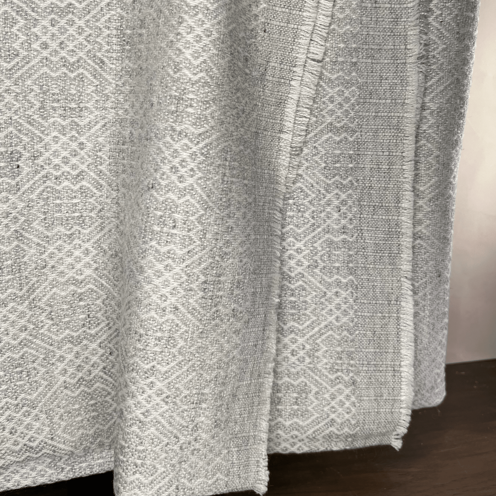 Dhanvi Patterned Cashmere Blanket - Light Grey - Che Cose Belle