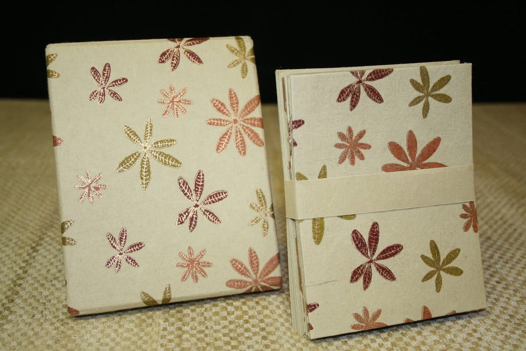 DOWN TO EARTH Boxed Notecards with Envelopes (Set of 8) Tree - Free Paper – Fair Trade – Artisan Made - Che Cose Belle