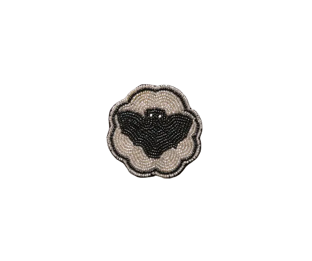 Halloween Bat Beaded Coaster – Handmade Cup Mat with Glass Beads – Gothic Drink Decor – Velvet Backing – Spooky Fall Table Accent