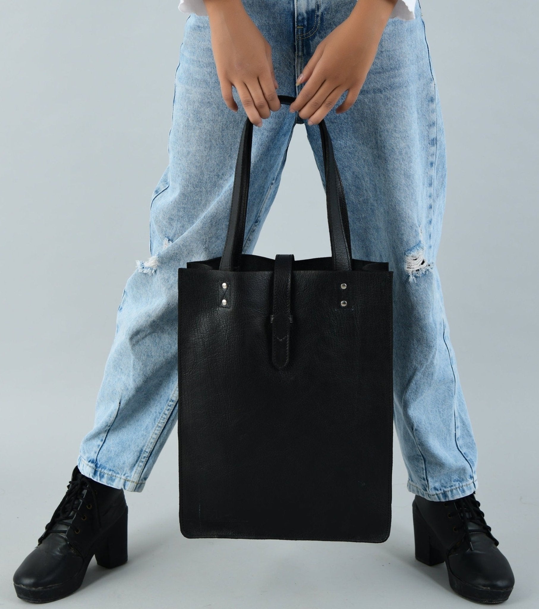 Ebony Elegance Leather Tote - Che Cose Belle